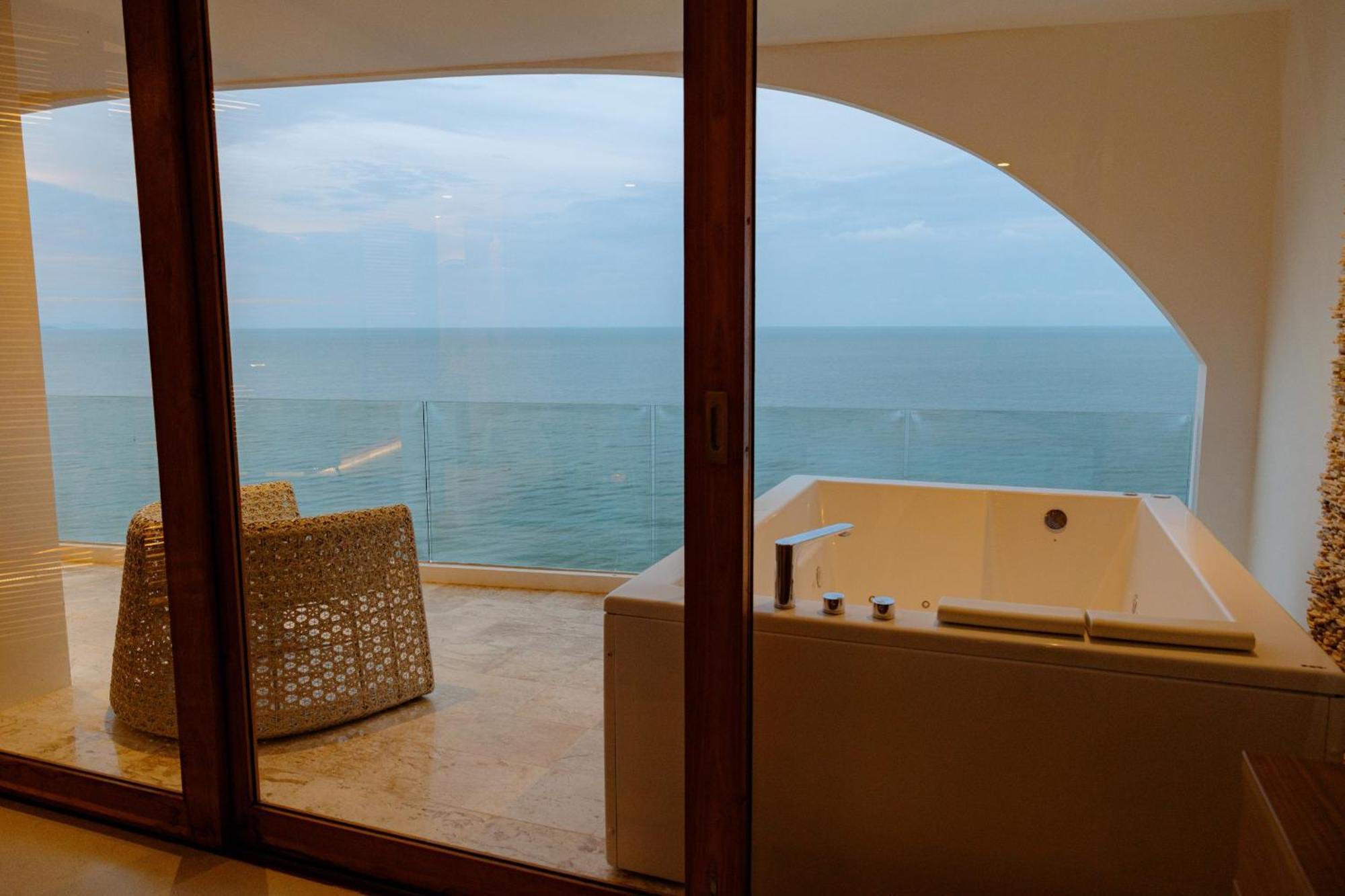 Elite Atoll Beachfront Hotel Khanom Bilik gambar